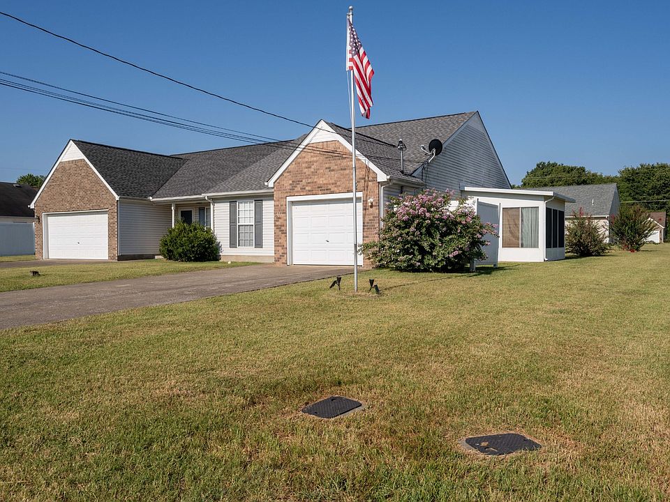 1st image of 607 Seaford Ct