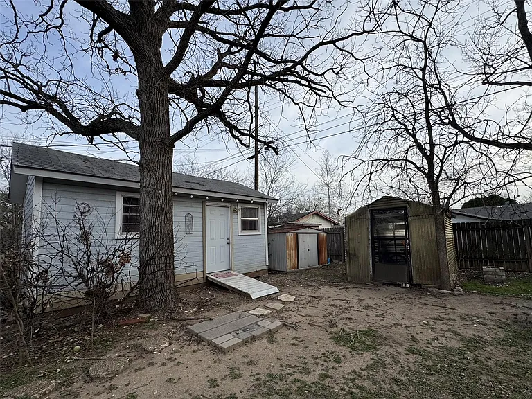 207 Chippendale Ave — Photo 10