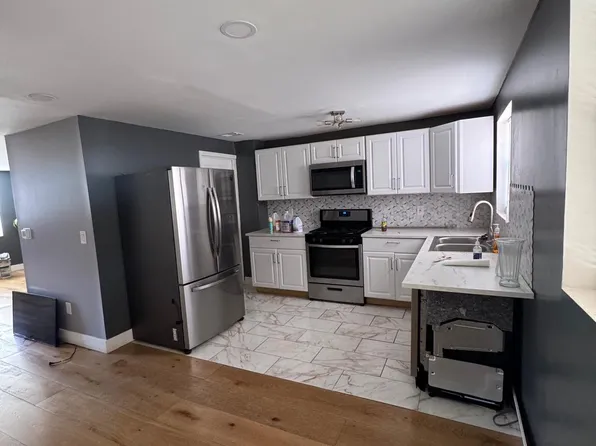 7553 Gilbert St, Philadelphia, PA 19150