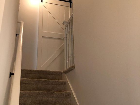 4th image of 1053 23rd Ave SE