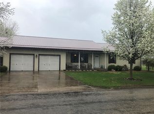 1204 Cedar Ln, Marshall, IL 62441