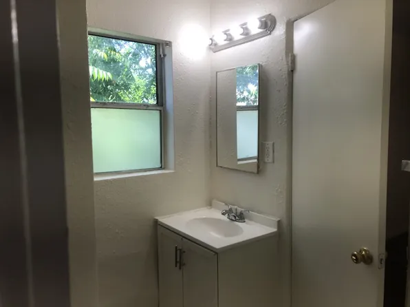 921 King St #A, Bakersfield, CA 93305