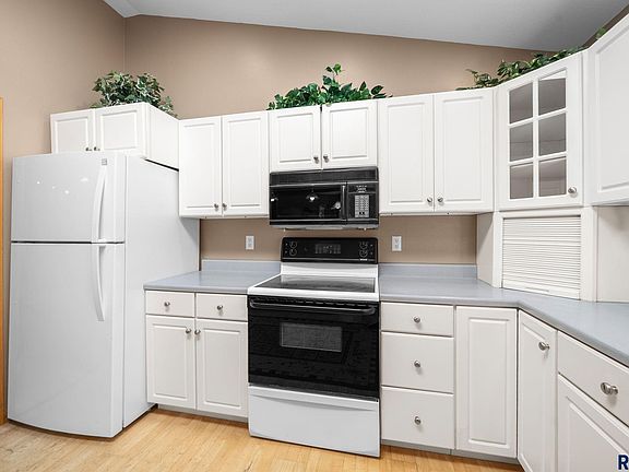 3rd image of 2813 S Cinnabar Cir