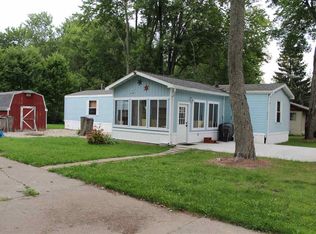 242 Kennedy Rd, Houghton Lake, MI 48629