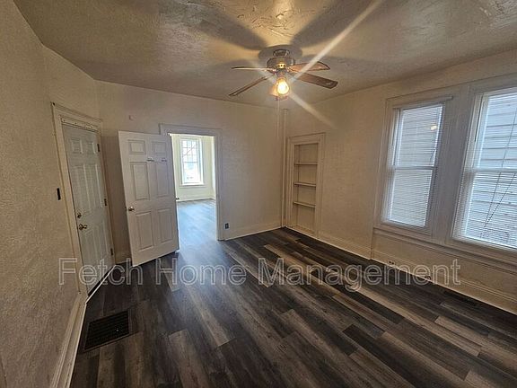 4th image of 569 W Philadelphia St Unit 1