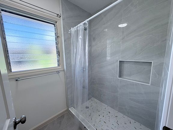 4th image of 2210 N School St #81AA27115