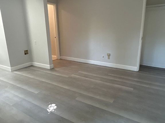 3rd image of 608-612 N Marengo Ave #5
