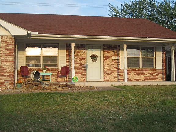 Charming Porch with fountain