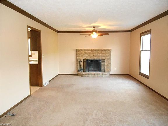 2nd image of 1639 Hawthorn St