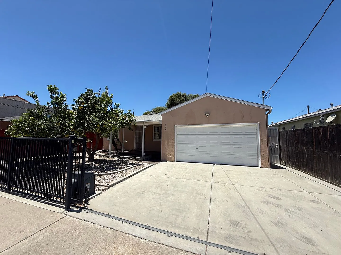 4 bedroom 2 1/2 bath Home — Photo 1