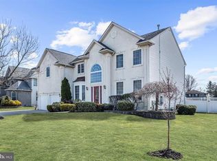 2 Tara Dr, Mount Laurel, NJ 08054