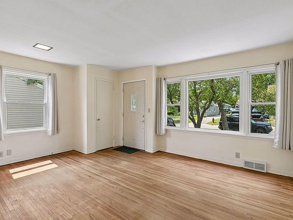 5th image of 2933 Hillsboro Ave S