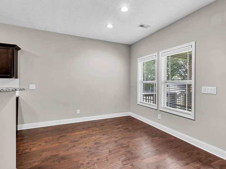 987 Promenade Dr — Photo 9