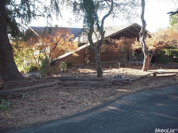 3rd image of 415 East St