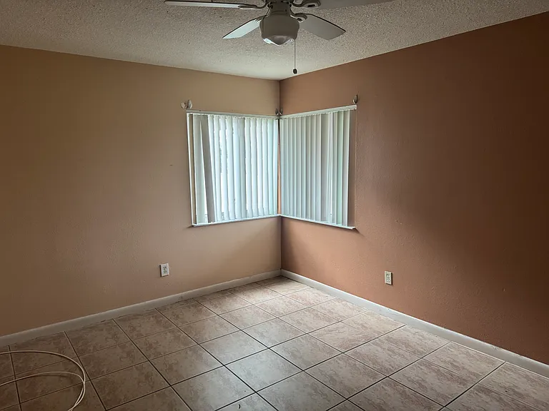 800 N Fiske Blvd #102 — Photo 4
