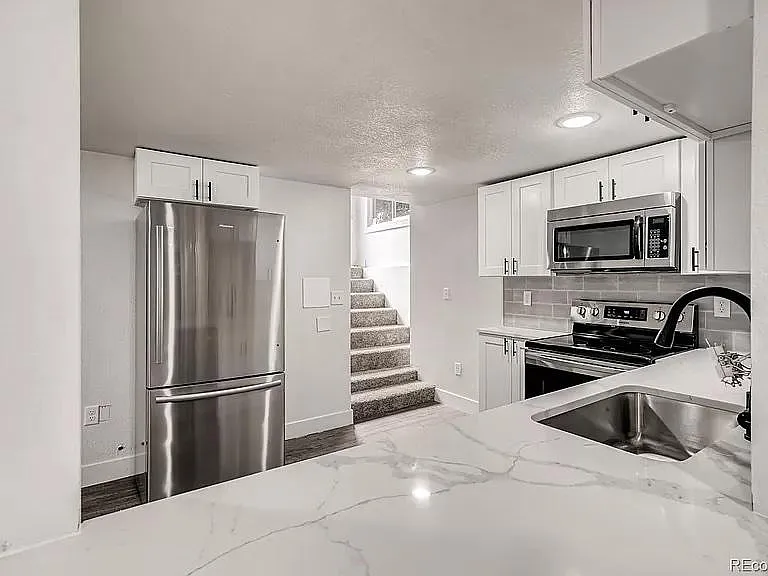 3834 Navajo St