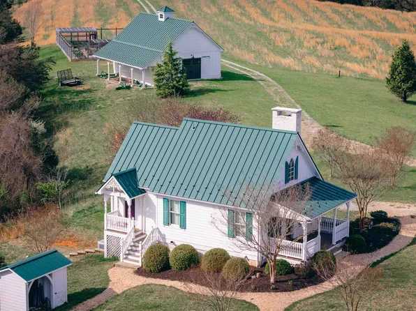 7960 Starlight Ln, Boones Mill, VA 24065