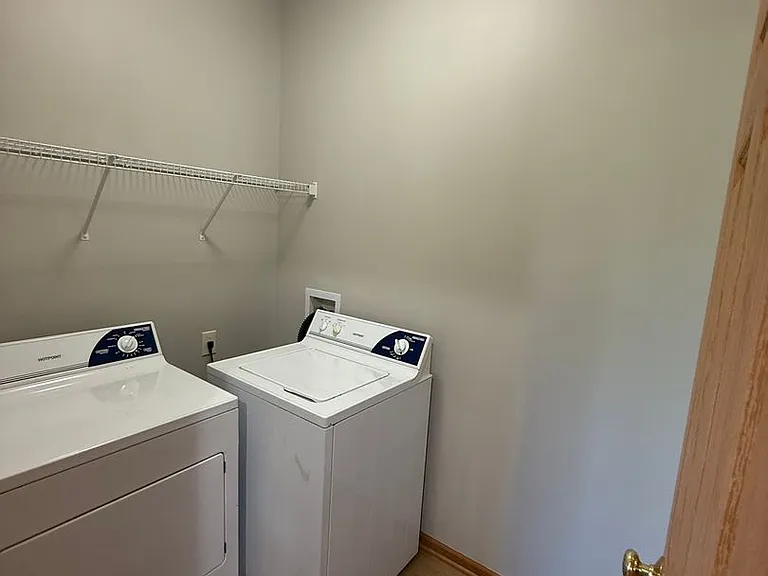 544 Sycamore Dr — Photo 6