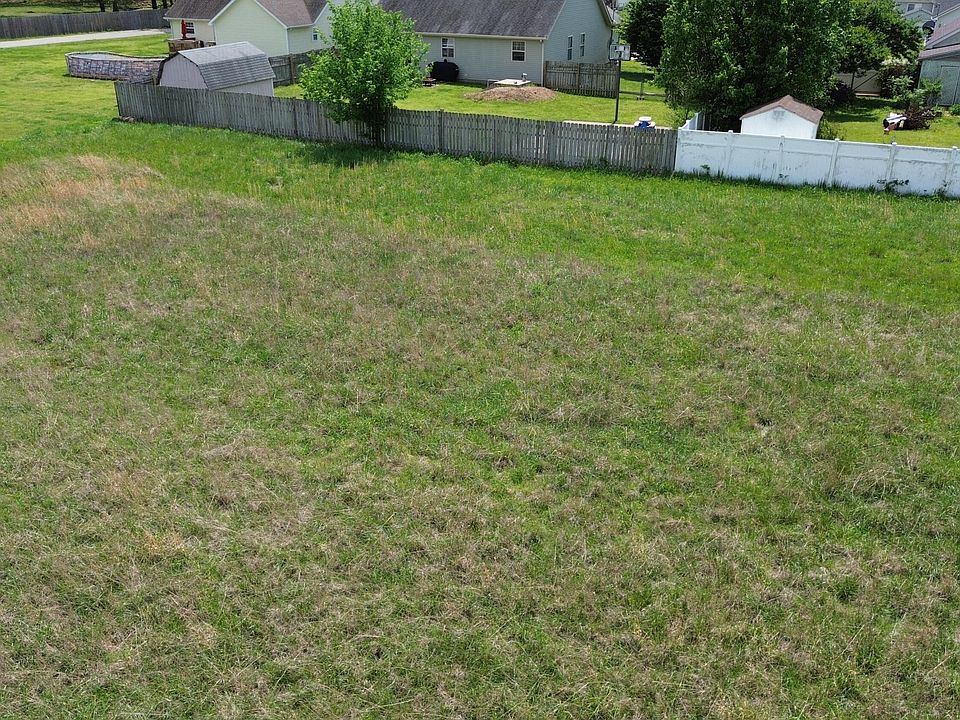2nd image of 910 E 18th St