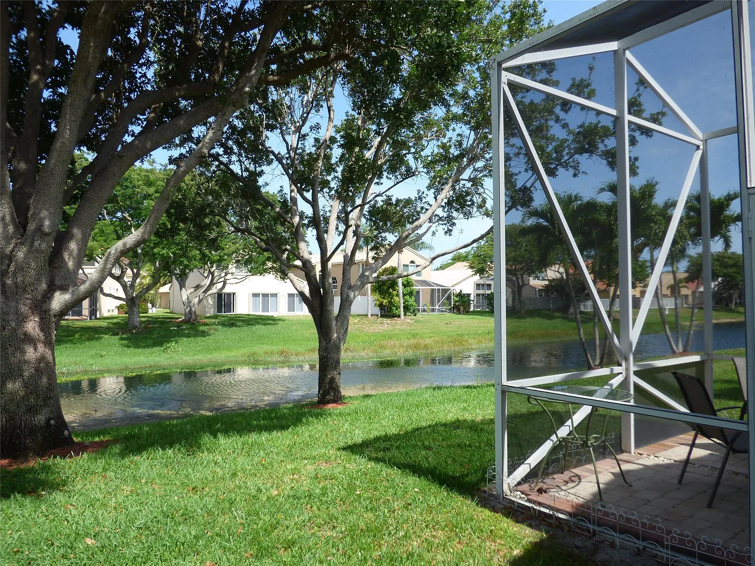 3 bed, 2.0 bath, 1648 sqft, $3,350 — Photo 3