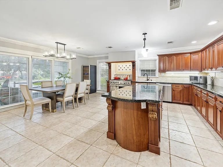 718 Garden Oaks Blvd — Photo 13