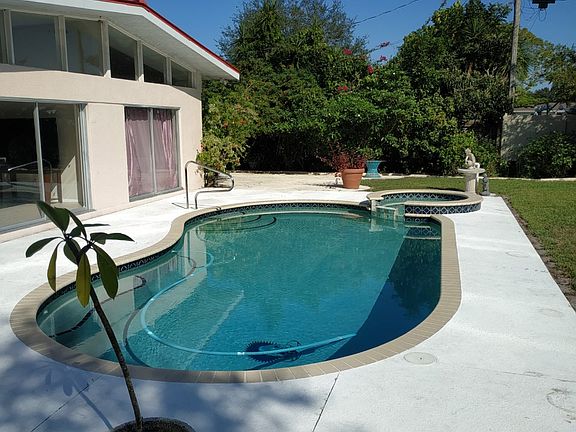 2nd image of 3048 Goldenrod St