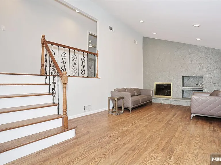 69 Pittis Ave — Photo 7