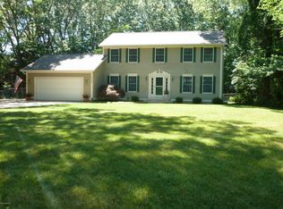 16138 Vandenberg Dr, Grand Haven, MI 49417
