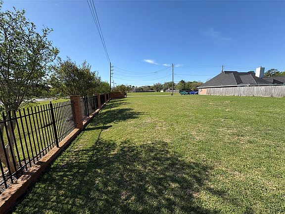 2nd image of 702 Shady River Rd