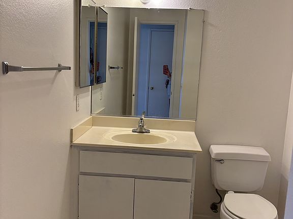 2nd image of 1629 Orchid Ln APT D