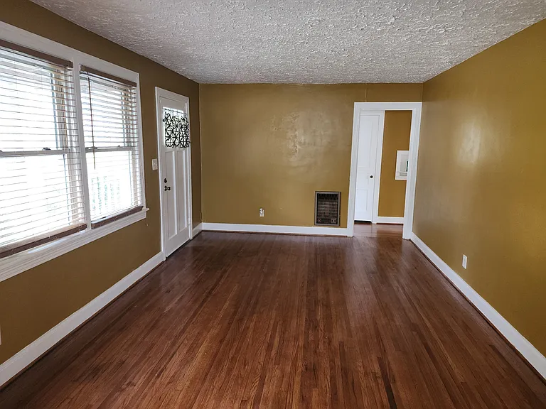 4904 Inglewood Ct — Photo 6