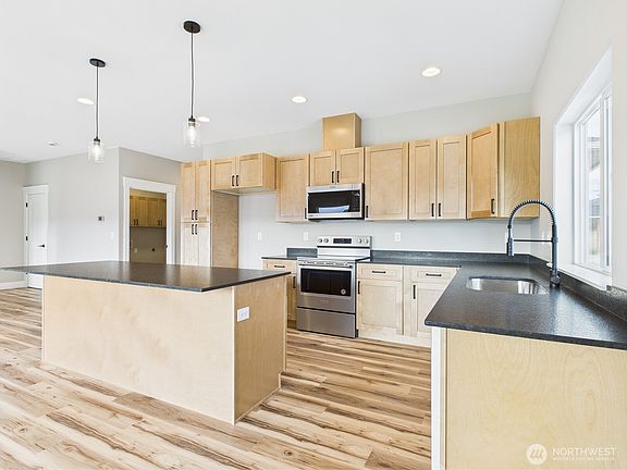 5th image of 2460 Noah Street SE