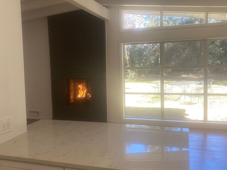 Fireplace, Backyard and kitchen. Lots of light!