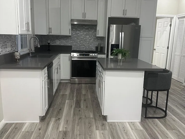 1710 Golden Way #B — Photo 6