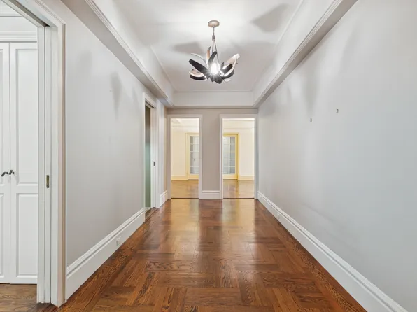 515 West End Avenue image 10 of 15