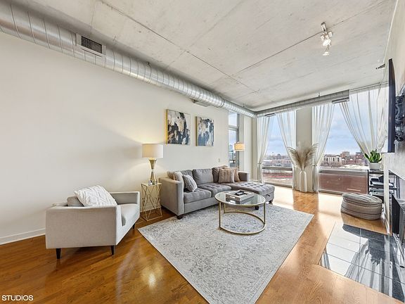 3rd image of 720 N Larrabee St APT 909