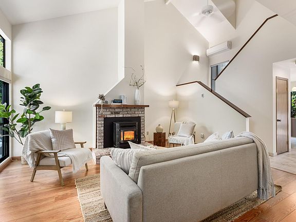 4th image of 452 Winding Wood Way