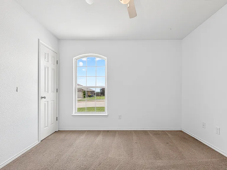 403 Chrislyn St — Photo 20
