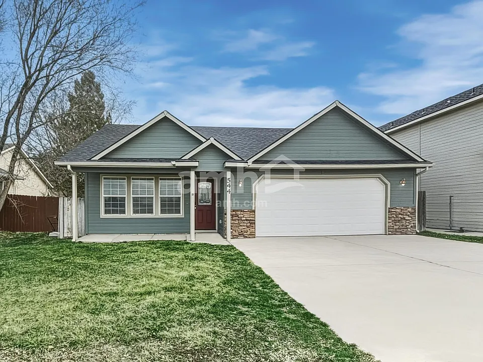544 N Locust Ave