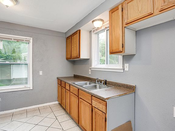 5th image of 4374 Devonshire Rd