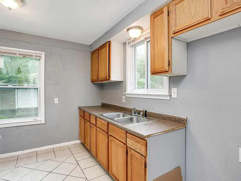 4374 Devonshire Rd — Photo 5