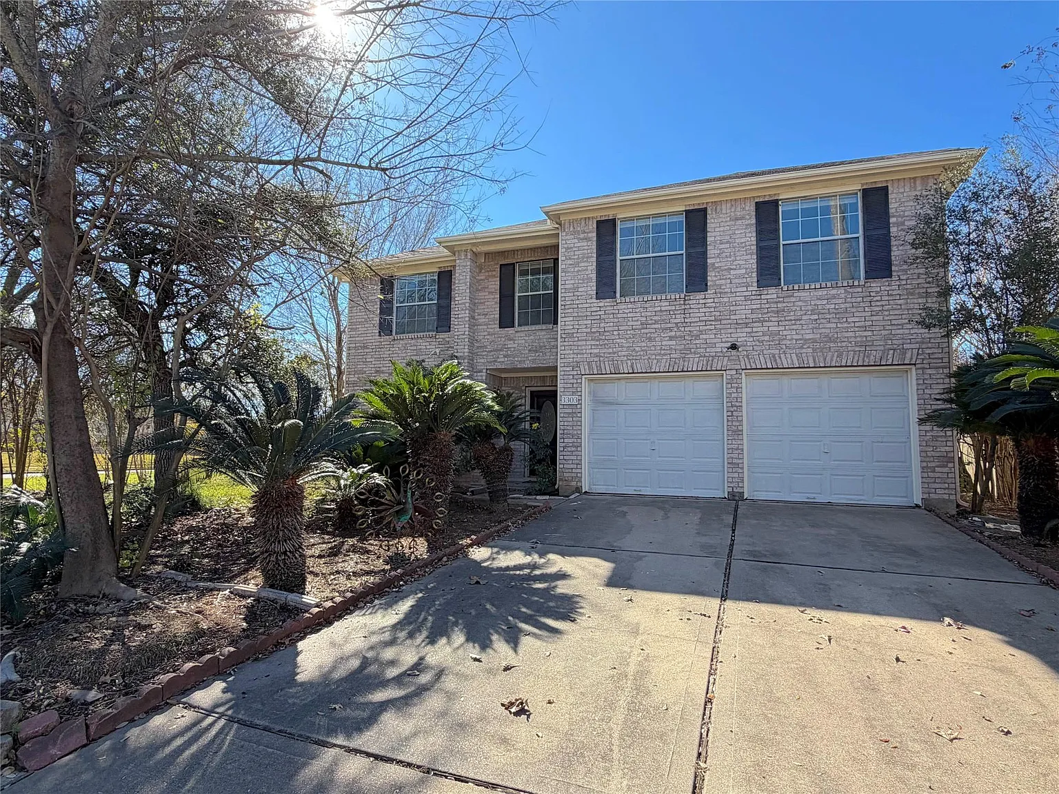 5 bed, 3.0 bath, 2459 sqft, $2,400 — Photo 1