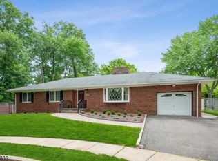 10 Delbrook Rd, Morris Plains, NJ 07950