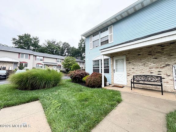 2nd image of 82 Cliffwood Avenue W #17