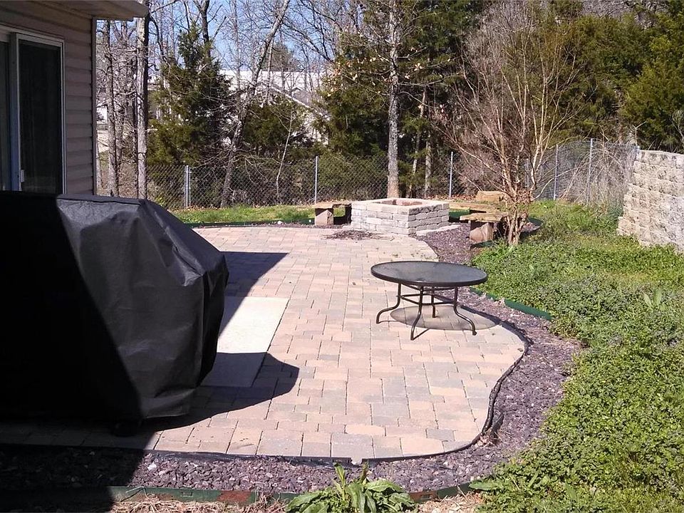 2nd image of 24180 Tanglewood Rd