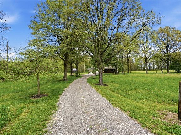 4th image of 15888 Hawn Rd