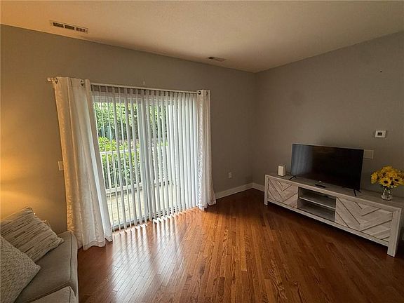 5th image of 114 Mill St APT 101