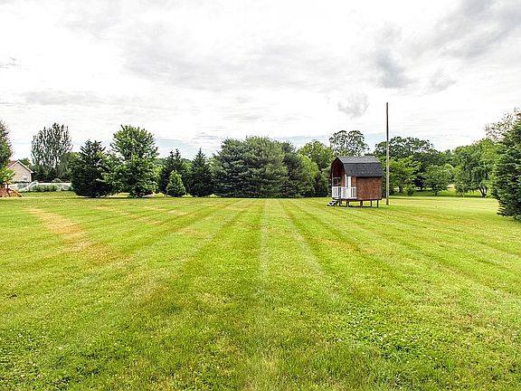 1.24 acre lot!!