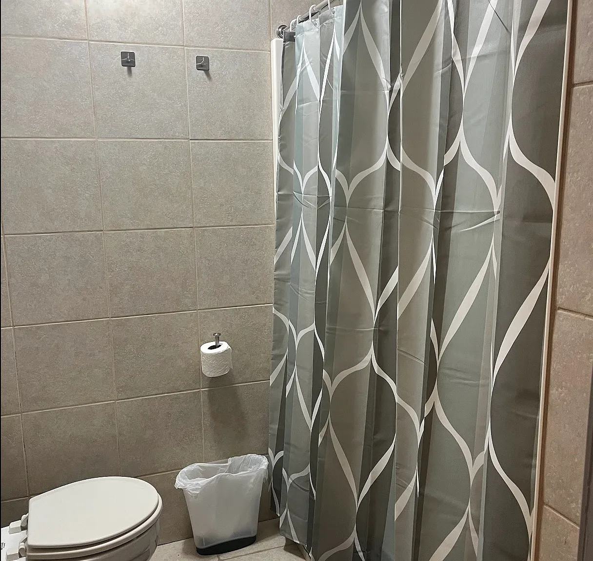 4 bed, 2700 sqft, $900 — Photo 4