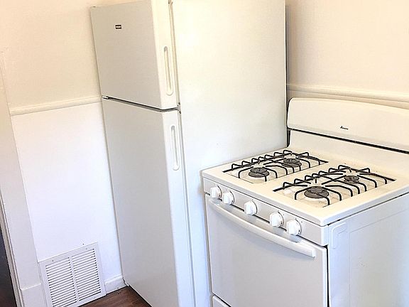 3rd image of 3311 Saratoga Ave